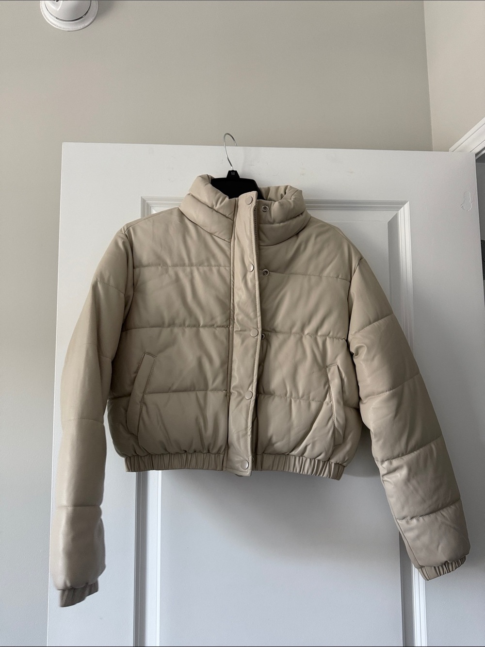 Forever 21 Cropped Puffer Jacket in Light Beige